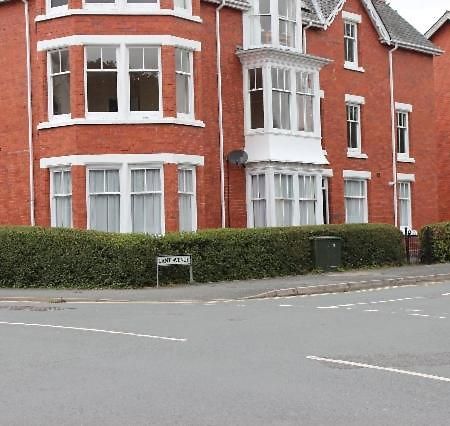 Spacious & Cozy Mid Wales Town Centre Apartment, With Bike Storage Llandrindod Wells Ngoại thất bức ảnh