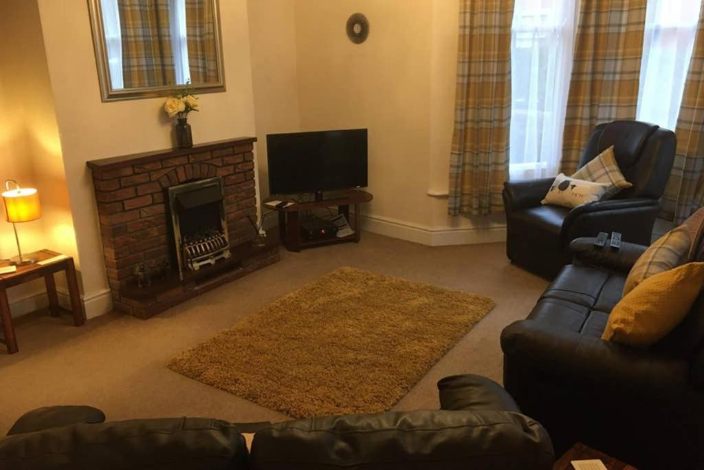 Spacious & Cozy Mid Wales Town Centre Apartment, With Bike Storage Llandrindod Wells Ngoại thất bức ảnh