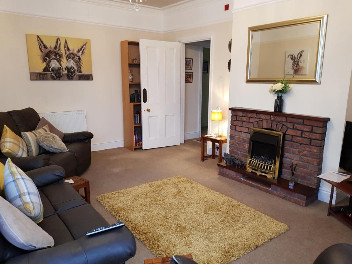 Spacious & Cozy Mid Wales Town Centre Apartment, With Bike Storage Llandrindod Wells Ngoại thất bức ảnh