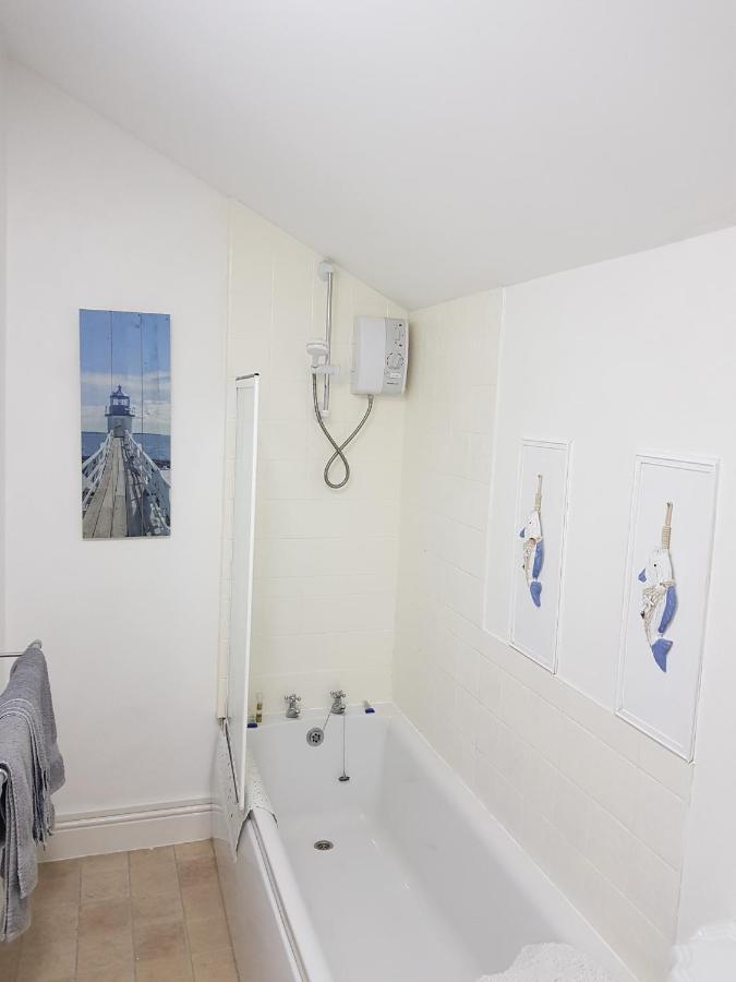 Spacious & Cozy Mid Wales Town Centre Apartment, With Bike Storage Llandrindod Wells Ngoại thất bức ảnh