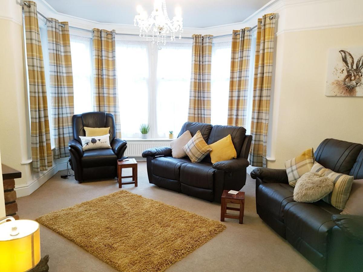 Spacious & Cozy Mid Wales Town Centre Apartment, With Bike Storage Llandrindod Wells Phòng bức ảnh