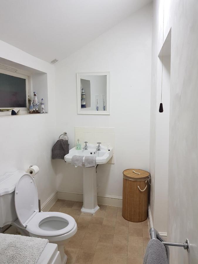 Spacious & Cozy Mid Wales Town Centre Apartment, With Bike Storage Llandrindod Wells Ngoại thất bức ảnh