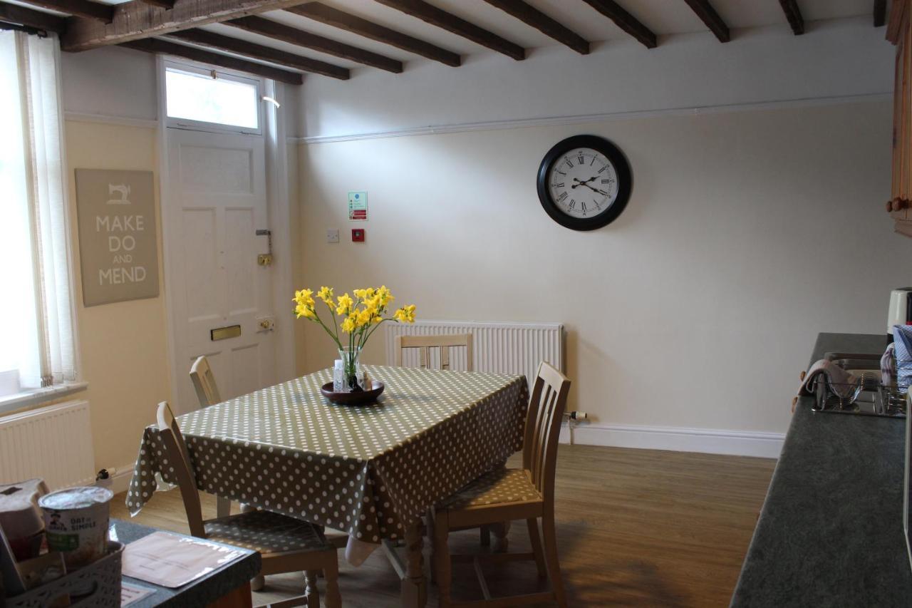 Spacious & Cozy Mid Wales Town Centre Apartment, With Bike Storage Llandrindod Wells Ngoại thất bức ảnh